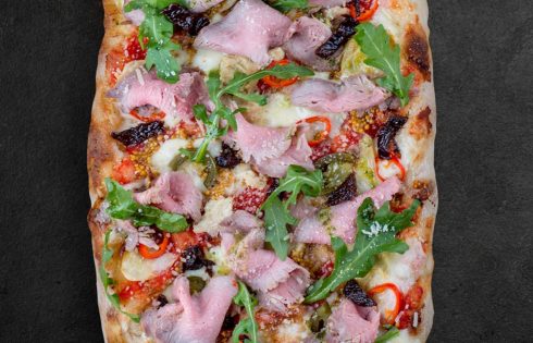 Pizza vs Pinsa: Decifrare le Differenze per un Viaggio Gastronomico Unico