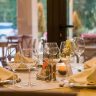 Royalty‑free vs. musica con licenza: quale scegliere per il tuo ristorante